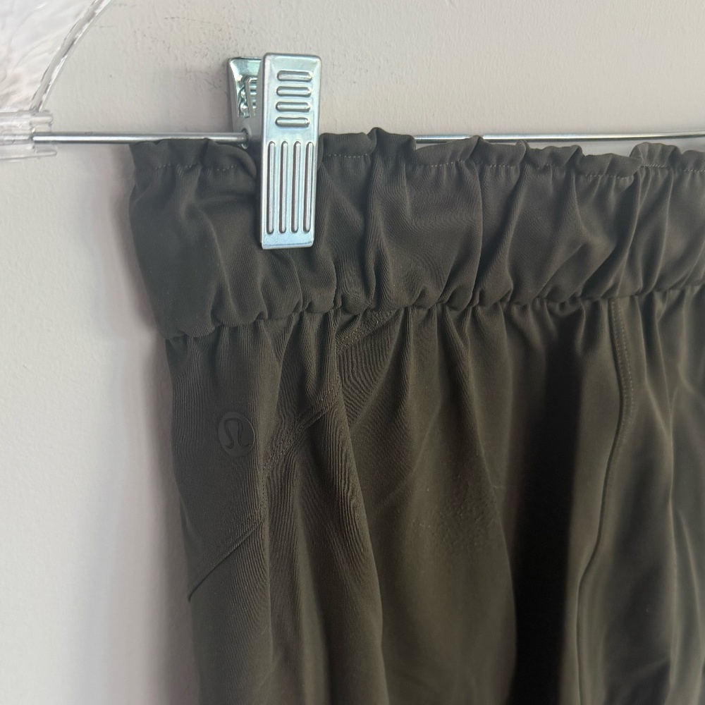 Lululemon Jogger in Dark Green - Picture 6 of 8